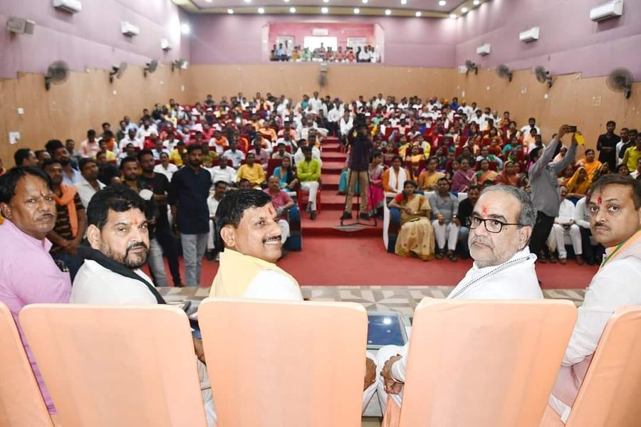 जनपद गोंडा टाउन हॉल में आयोजित “संयुक्त मोर्चा सम्मेलन” उपस्थित रहा