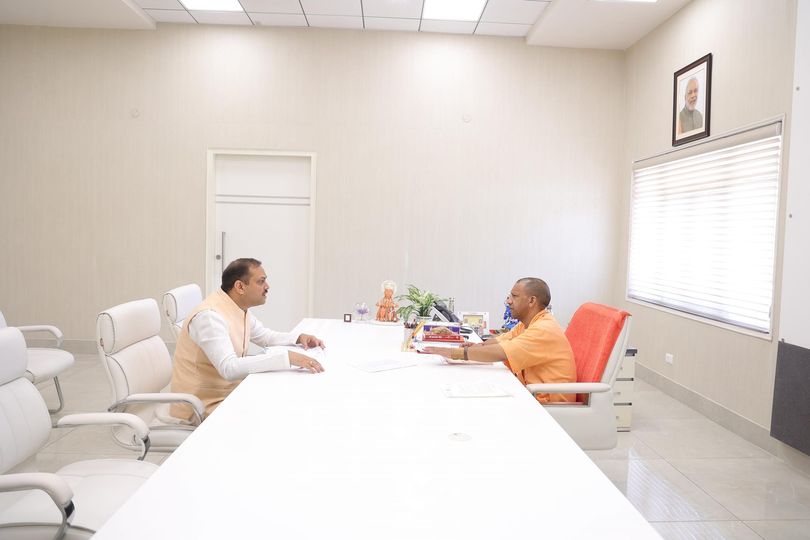 अपने निर्वाचन क्षेत्र के विकास के मुद्दों सहित अन्य विषयों पर चर्चा की।