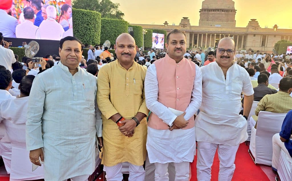 प्रधानमंत्री पद के शपथ-ग्रहण के ऐतिहासिक एवं गौरवपूर्ण क्षण पर सम्मिलित होने का सौभाग्य प्राप्त हुआ।