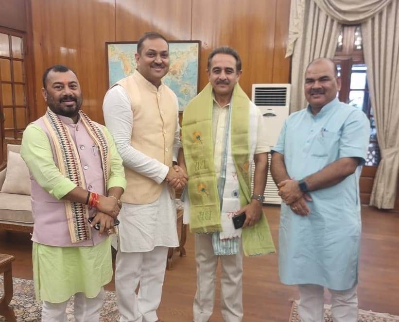 दिल्ली,साउथ ब्लॉक में स्थित उनके कार्यालय पर आत्मीय भेंट कर बधाई व शुभकामनायें प्रेषित किया I