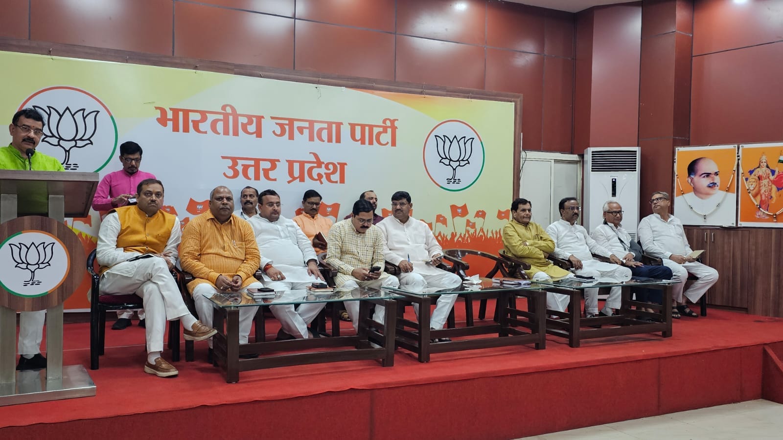 6 जुलाई को होने वाले माननीय केन्द्रीय मंत्री गणों के अभिनंदन समारोह की तैयारी बैठक मे उपस्थित रहा।