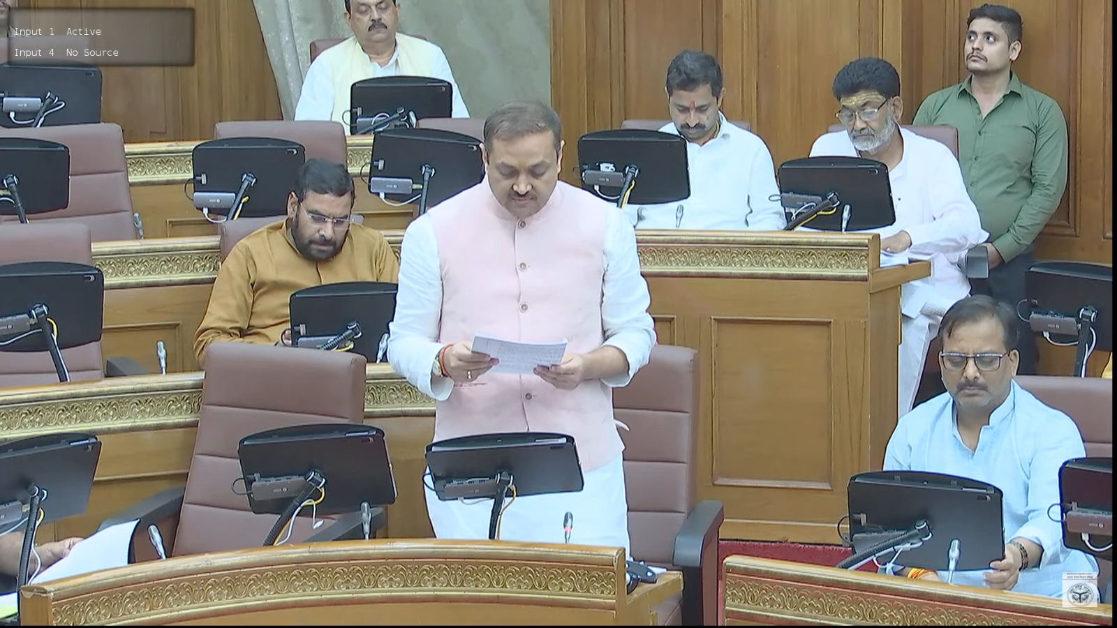 सड़क निर्माण संबंधित विषय का याचिका के माध्यम से सदन का ध्यानाकर्षण कराया।