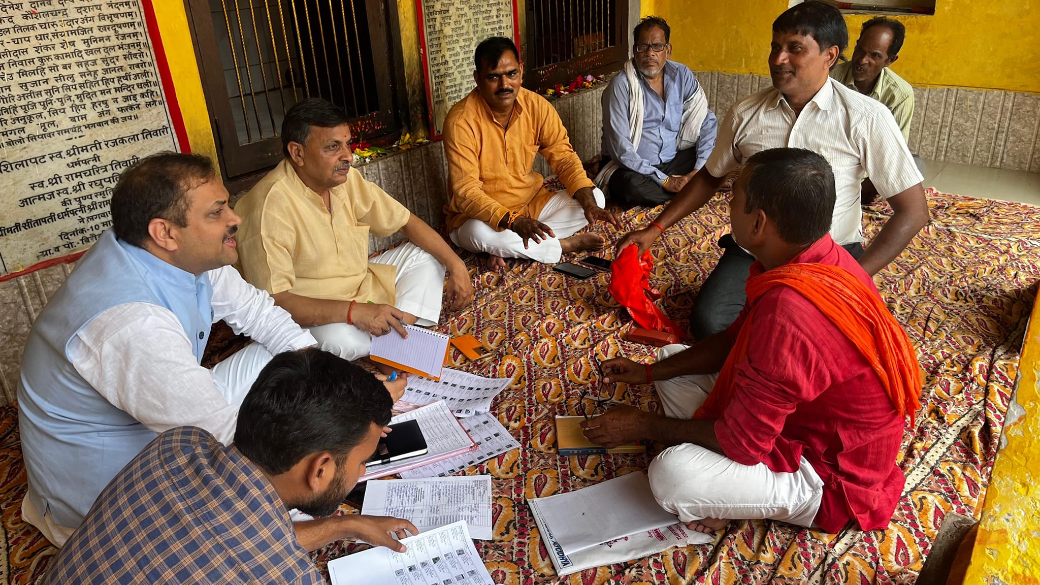 मिल्कीपुर विधानसभा क्षेत्र के कुमारगंज मंडल की ग्राम पंचायत बिरौली झाम में कार्यकर्ताओं के साथ बैठक I