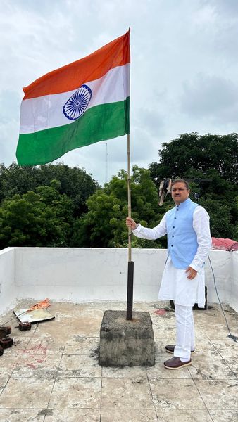 देश के यशस्वी प्रधानमंत्री श्री नरेंद्र मोदी जी के आह्वान पर मैंने अपने घर तिरंगा फहराया