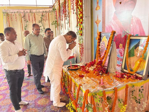 आज संतकबीर नगर में उनकी श्रृद्धांजलि सभा में उपस्थित होकर श्रृद्धांजलि अर्पित कर नमन किया