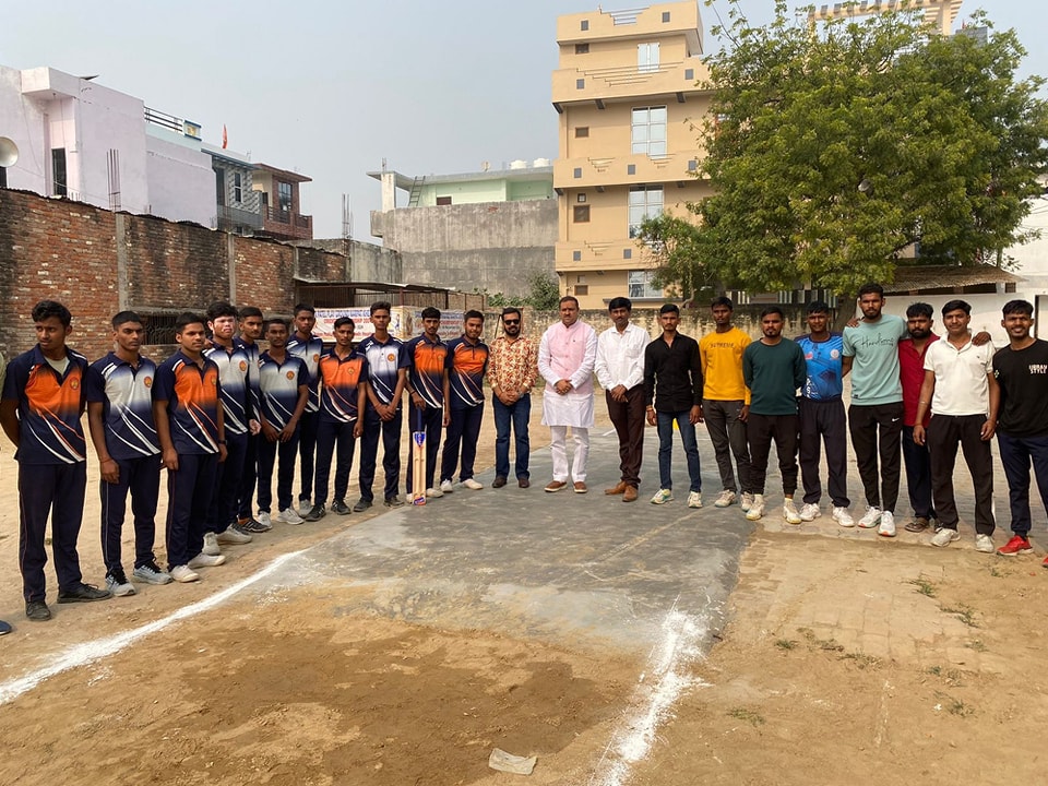 क्रिकेट टूर्नामेंट का उद्घाटन कर युवा खिलाड़ियों का उत्साहवर्धन किया