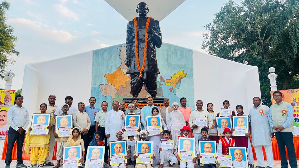 सद्भावना अखंड सरदार पटेल विशाल रथ यात्रा कार्यक्रम मे उपस्थित रहा