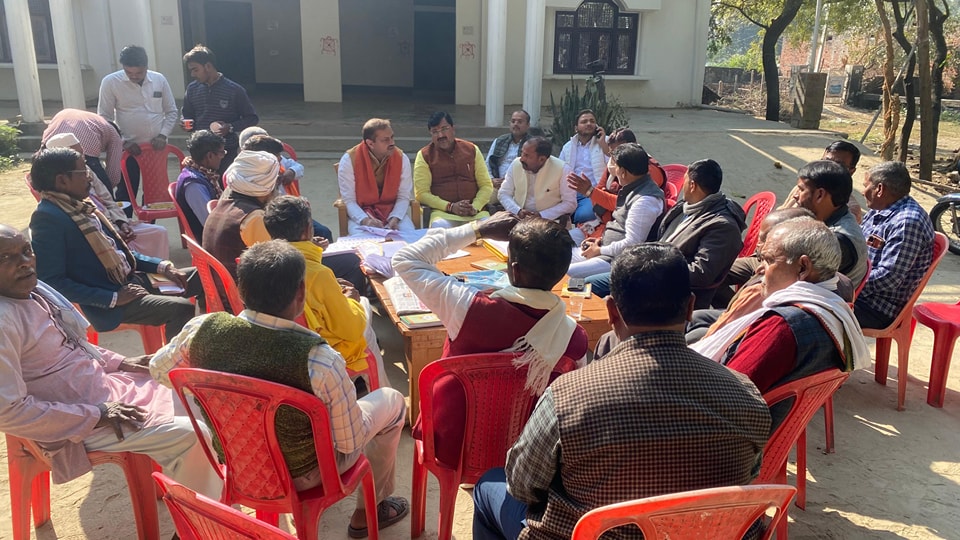 शक्ति-केंद्र कलंदरपुर में सभी बूथ अध्यक्षों एवं बूथ संख्या 132 के बूथ समिति व पन्ना प्रमुख साथ बैठक