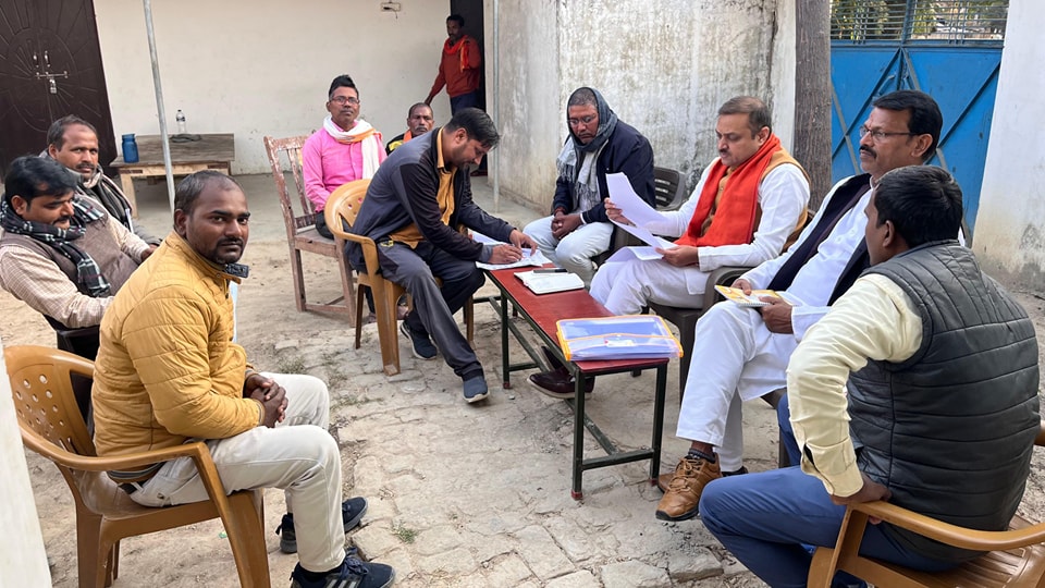 बूथ समिति व पन्ना प्रमुख साथ बैठक कर आगामी कार्ययोजना तैयार की गयी I