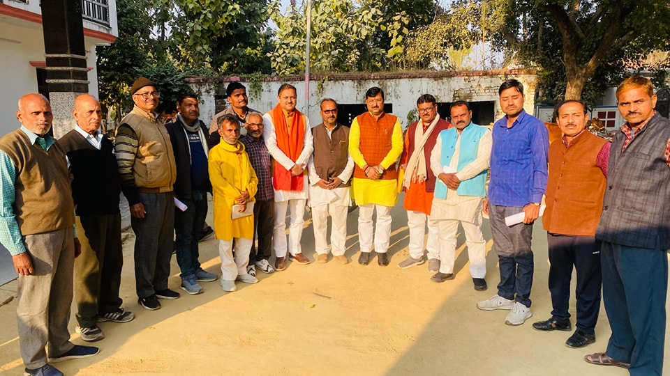 शक्ति-केंद्र मिल्कीपुर में सभी बूथ अध्यक्षो एवं बूथ संख्या 227 के बूथ समिति व पन्ना प्रमुख साथ बैठक