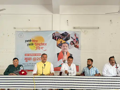 प्रतापगढ़ में ‘युवा संवाद’में युवाओं ने दिए विकास के सुझाव:कौशल विकास और डिजिटल सशक्तिकरण पर चर्चा, MLC अवनीश सिंह ने बताया अहम भागीदार